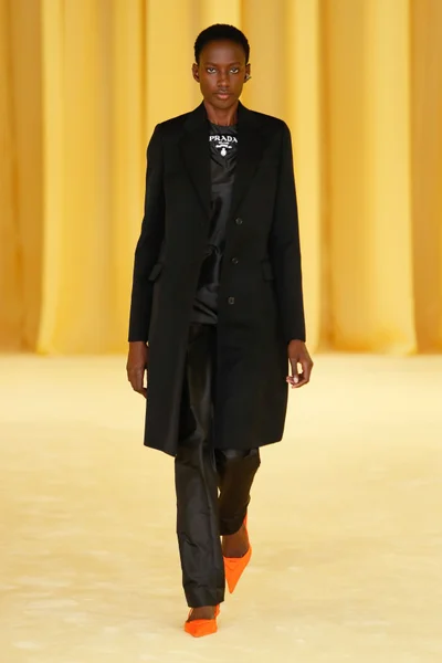 Look 3